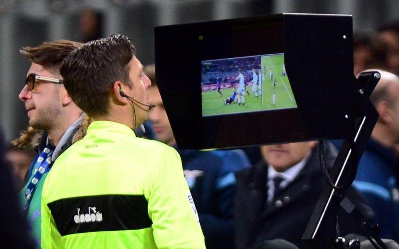 VAR trong bóng đá: Cách video hỗ trợ trọng tài