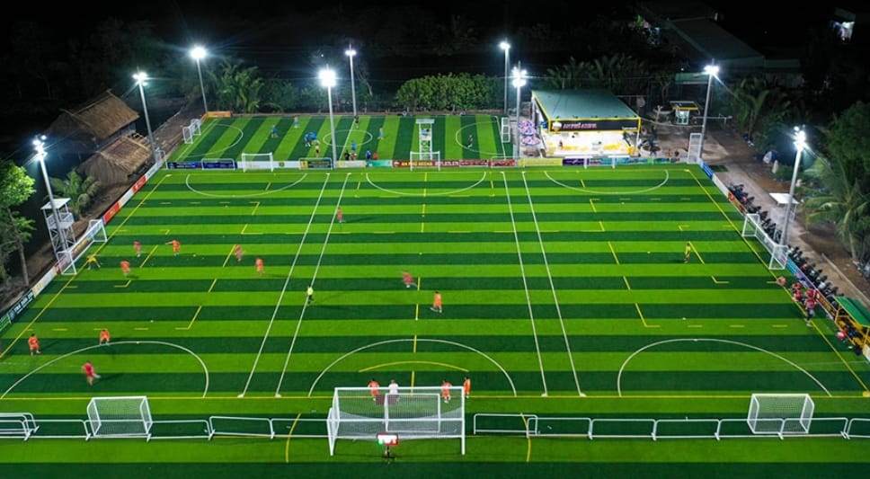 Khám phá diện tích sân bóng đá 11 người tiêu chuẩn FIFA hiện nay